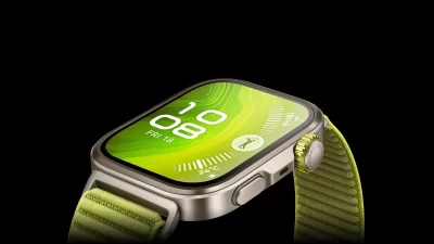 Huawei Watch Fit 4 Pro con fondo negro y pantalla con imagen verde
